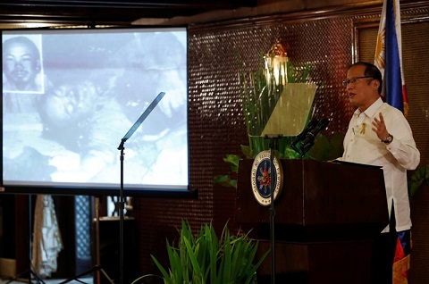 Aquino belies his own alternative truth in a Malacanang presentation.Photo by Lauro Montellano, Jr. / Malacanang Photo Bureau.