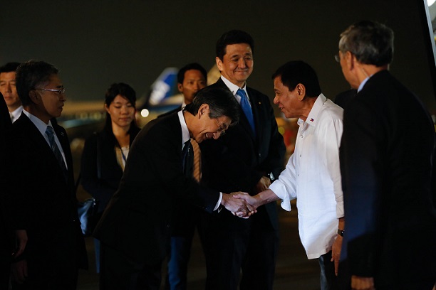 Pres. Rodrigo Duterte is greeted by Japanese Ambassador to the Philippines Kazuhide Ishikawa upon his arrival at the Haneda International Airport in Tokyo, Japan on October 25. Malacanang photo by Albert Alcain.