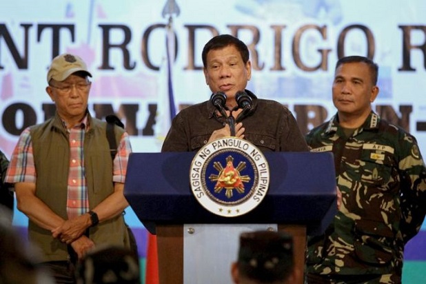  Pres. Duterte, flanked by Defense Secretary Delfin Lorenzana and AFP Chief of Staff Lt. Gen. Ricardo Visaya, tells  members of the AFP Central Command of U.S. $32 million aid.Camp Lapu-Lapu, Cebu City on Aug 5. Photo by  Ace Morandante/PPD  